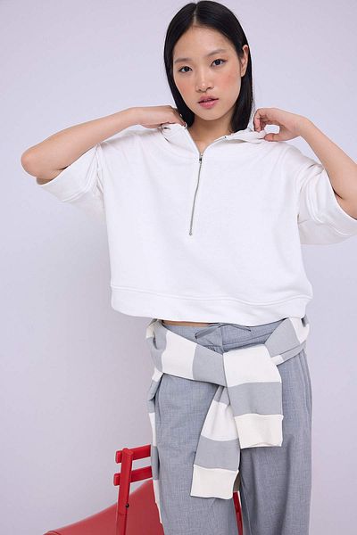 Trendyol Collection Teen Ecru Hooded Zipper Detailed Three Quarter Sleeve Thick Knitted Sweatshirt Twoaw26Sw00024