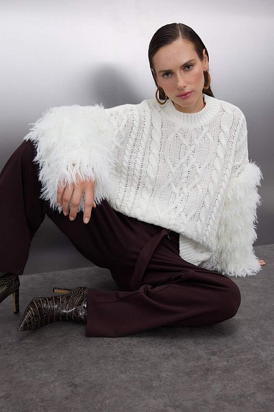 Trendyol Collection Ecru Wide Fit Sleeve Tassel Detailed Knitwear Sweater Twoaw26Kz00049