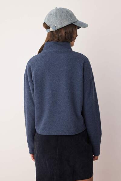 Kolekcia Trendyol Indigo golier na zips - Thessaloniki/pletený vzhľad Pletená mikina Twoaw22sw0732