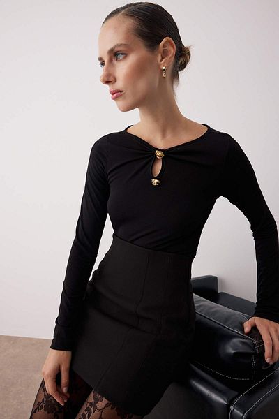 Trendyol Collection Black Gold Accessory Detailed Boat Neck Knitted Body Tpraw26Bd00014