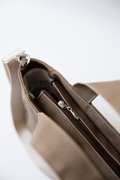 Nora Midi Waxed Canvas Women's Hand and Shoulder Bag Brown