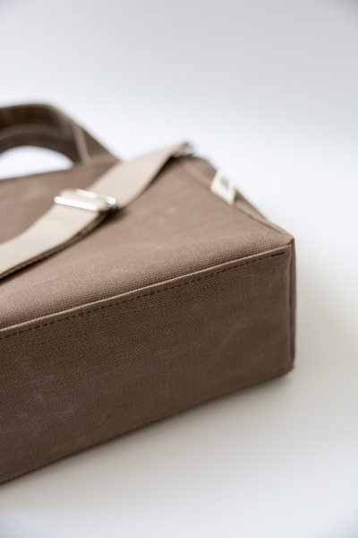 Nora Midi Waxed Canvas Women's Hand and Shoulder Bag Brown