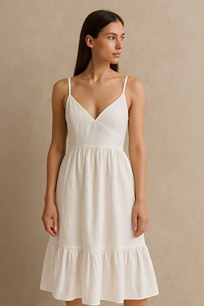 Elbikom Beyaz Ayarlanabilir Kol Elbise yırtmaç detaylı