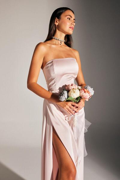 BETTY & SAM MORİE PUDRA STRAPLEZ GECE ELBİSESİ