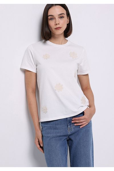 Colin's Regular Fit Round Neck Embroidered Women's White Short Sleeve T-Shirt
