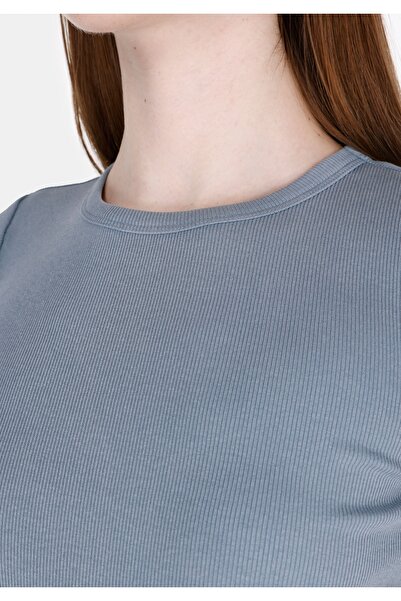 Colin's Slim Fit Στρογγυλή λαιμόκοψη Επίπεδη γυναικεία μπλουζάκι με κοντό μανίκι χωρίς τσέπη