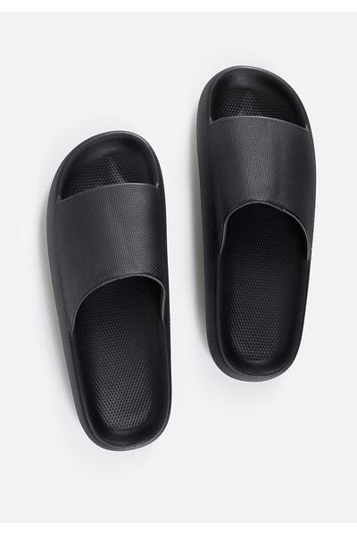 Colin's Women's Black Slippers