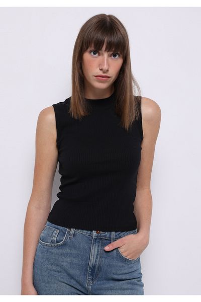Colin's Slim Fit Women's Black Undershirt