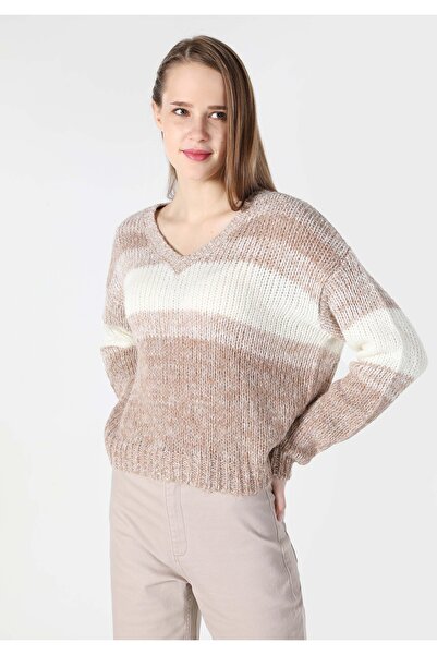 Colin's Regular Fit V Yaka Çizgili Kadın Bej Kazak