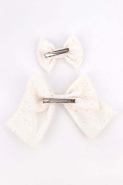 Le Mabelle White Scallop Bow Mother Daughter Buckle Set