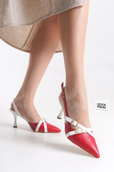 Demashoes Kırmızı Beyaz Çilt Sivri Burun Arkası Açık Tokalı Topuk 8 cm dir.