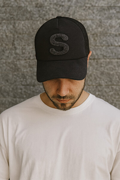 Soocap FİLELİ SÜZİNE NAKIŞLI MEVCUT A-C-D-F-G-H-I-K-L-M-N-O-P-S-T-U-V-Y-Z HARF DETAYLI ŞAPKA