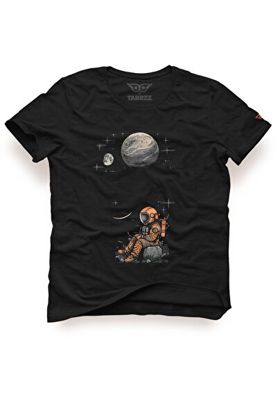 Tarrzzcom تيشيرت بتصميم للجنسين رائد فضاء يجلس على كوكب كايادا