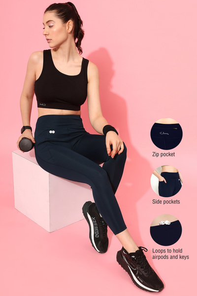 Clovia جوارب رياضية ضيقة عالية الخصر بأربعة جيوب باللون الأزرق الداكن