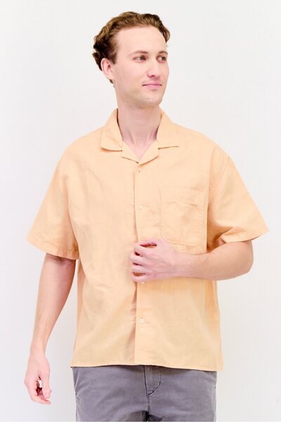 AMERICAN EAGLE قميص رجالي كاجوال بأكمام قصيرة وقصّة عادية، لون خوخي