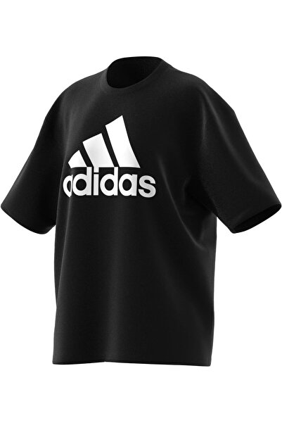 adidas تي شيرت نسائي بشعار كبير الحجم - أساسيات