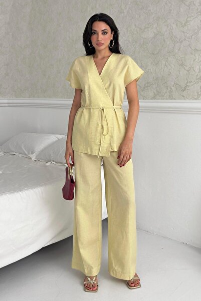 Serica Moda طقم بنطلون بياقة مزدوجة صفراء