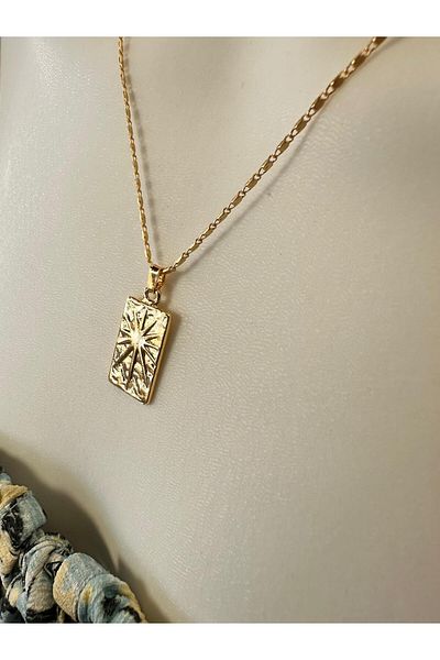 Uno Di Famiglia Elegant Lacquer Finish Rectangular Figure Stylish Necklace