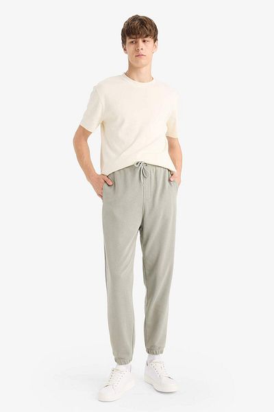 DeFacto Regular Fit Waist Lace-Up Elastic Leg Jogger Sweatpants with Pockets E9427Ax25Au