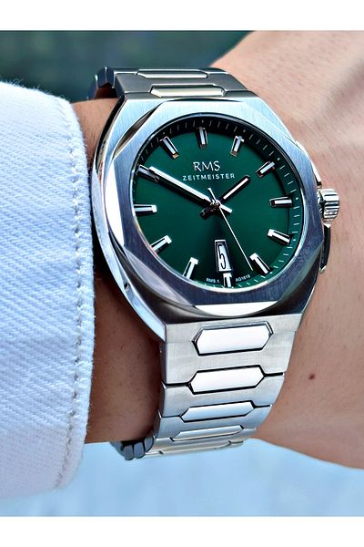 Romanson Special Design 24 Months Warranty Silver-Green Color Men's Wrist Watch 1619.06Mr