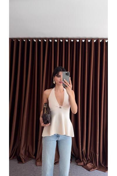 HAZELANNA بلوزة كريمية مع تفاصيل إكسسوارات