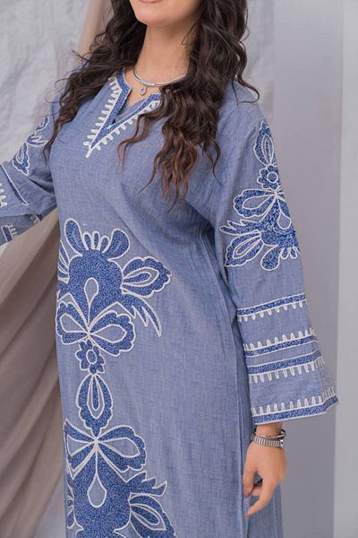 AFandina Linen jalabiya with delicate details that add a touch of luxury A-386