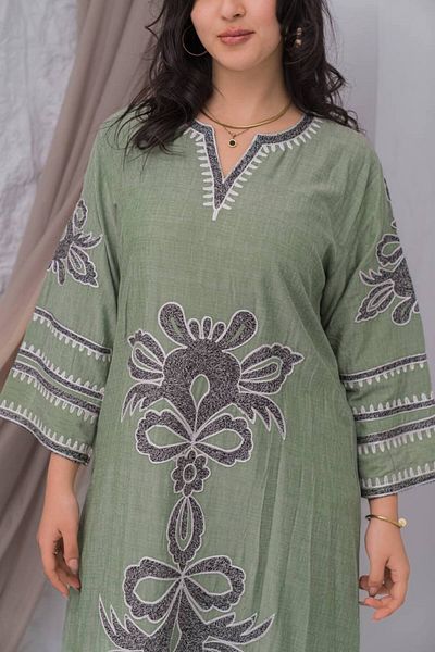 AFandina Linen jalabiya with delicate details that add a touch of luxury A-386