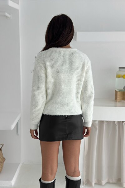 FEMELLE Λεπτομερής ζακέτα από μαλακό πλεκτό με λευκό χρυσό κουμπί - Τυπικό μέγεθος