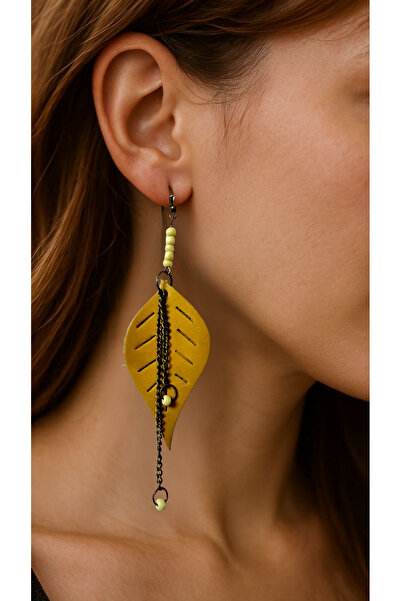 Derili Dükkan Sarı Yaprak Desenli Deri Küpe