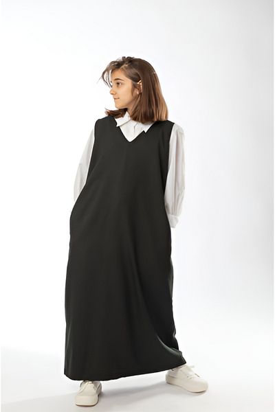 outline Medium school uniform, olive green, with a triangular opening