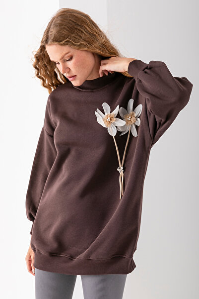 GİYSA Kadın Bisiklet Yaka Çiçek Aksesuarlı 3İp Oversize Sweatshirt Kahverengi - 2628