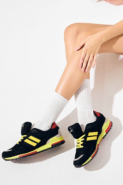 PowerSpeed Unisex Black Yellow Thermo Sole Striped Lace-Up Sports Shoes