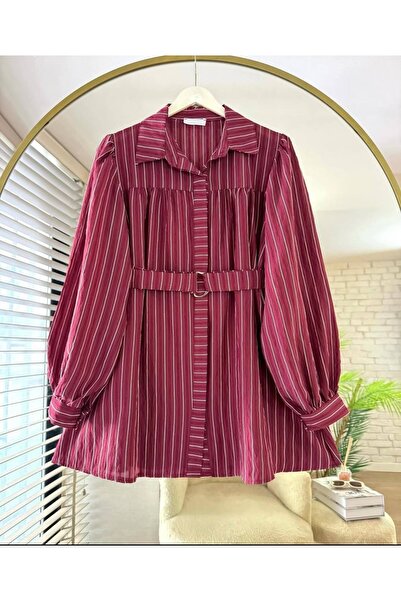 Bahar Altundemir قميص نسائي مخطط من القماش الساتر باللون العنابي مع حزام