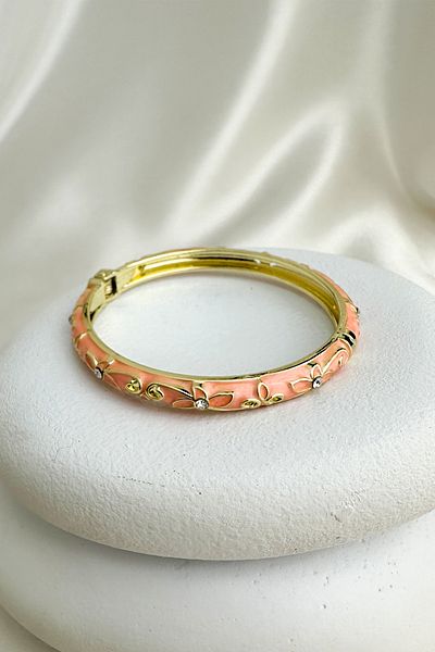 Modex Special Series Enameled Stone Detail Flower Handcuff Bracelet (Diameter: 6cm)