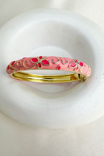 Modex Special Series Enameled Flower Detail Handcuff Bracelet (Diameter: 6cm)