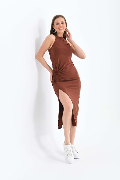 MOVİMENT Γυναικείο ελαστικό μίντι φόρεμα σε καφέ χρώμα με λαιμόκοψη και λεπτο...