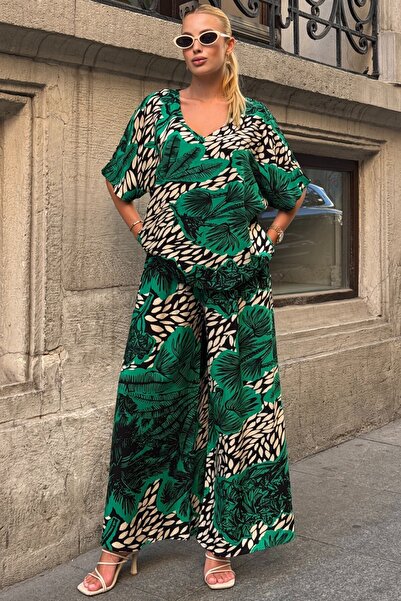 VAGGON Women's Green Patterned V-Neck Half Sleeve Blouse and Elastic Waist Palazzo Pants Set Vs00800