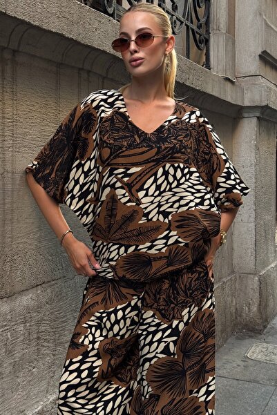 VAGGON Women's Brown Patterned V-Neck Half Sleeve Blouse and Elastic Waist Palazzo Pants Set Vs00800