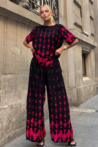 VAGGON Crew Neck Patterned Blouse and Pants Set