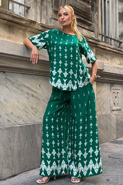 VAGGON Crew Neck Patterned Blouse and Pants Set