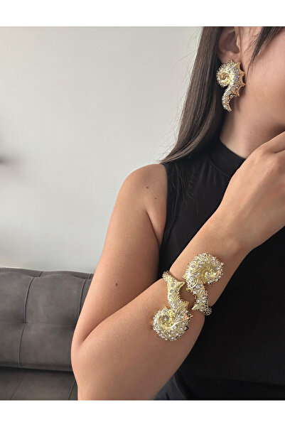 HOSBUTIK Za Bracelet with Gold Stones