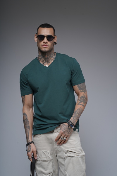 Butik TREND BIZ T-Shirt με κανονική εφαρμογή από ύφασμα Lycra με λαιμόκοψη V