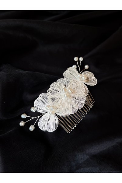 ERYA aksesuar Scalloped Bridal Crown with Pearl and White Flower Detail, Bridal Hair Accessory, Hair Clip, Handmade