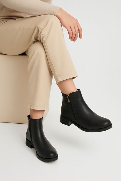 StWenn Black Zippered Short Heeled Women's Boots Stylish Design and Comfortable Daily and Office Water Resistant Non-Slip Tab