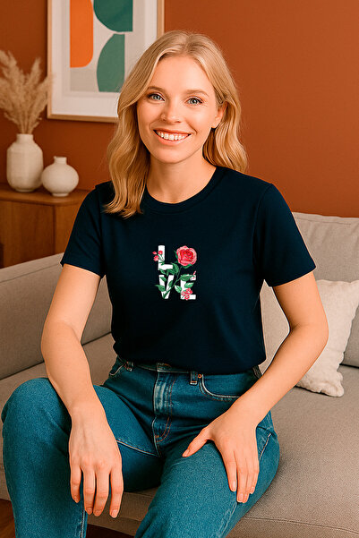 HUBERYWEAR Γυναικείο μπλουζάκι σε σκούρο μπλε με σχέδιο τριαντάφυλλο και τη λ...