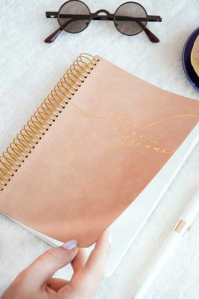 Victoria's Journals A5 Spiral Vegan Leather Unlimited Planner Agenda. 100 Grams. Ivory. 224 Pages.