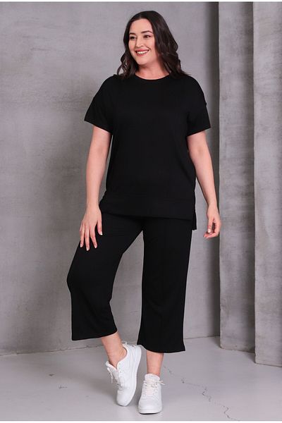 Şans Women's Plus Size Black, Stitching Detail Side Trim Blouse, Front Trim Stitching Capri, 2 Piece Set 65N39071