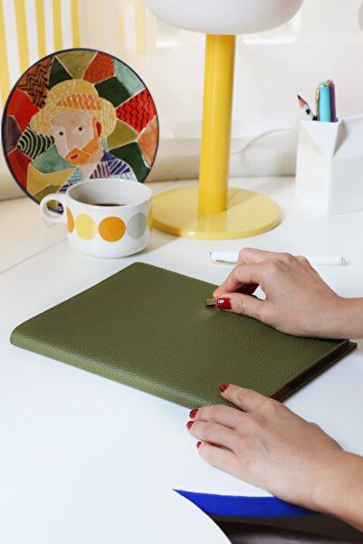 Victoria's Journals Executive Vegan Leather Notebook. 19X25 Cm. 100 Grams. 176 Pages. Edge Gilded Green