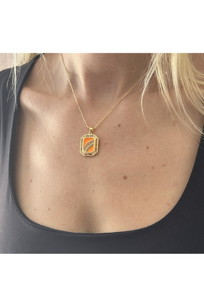 Butik قلادة رايا بمظهر الباغيت وتفاصيل حجرية لامعة، لون ذهبي، شكل ثماني الأضل...