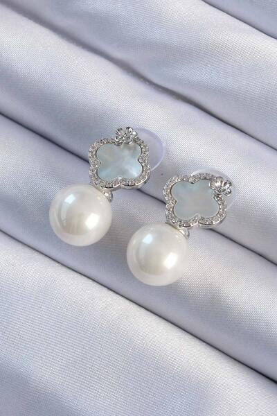 Skygo Brass Silver Color Women's Earrings with Zircon Stone and Minimal Flower Design - Tj-Bkp9481